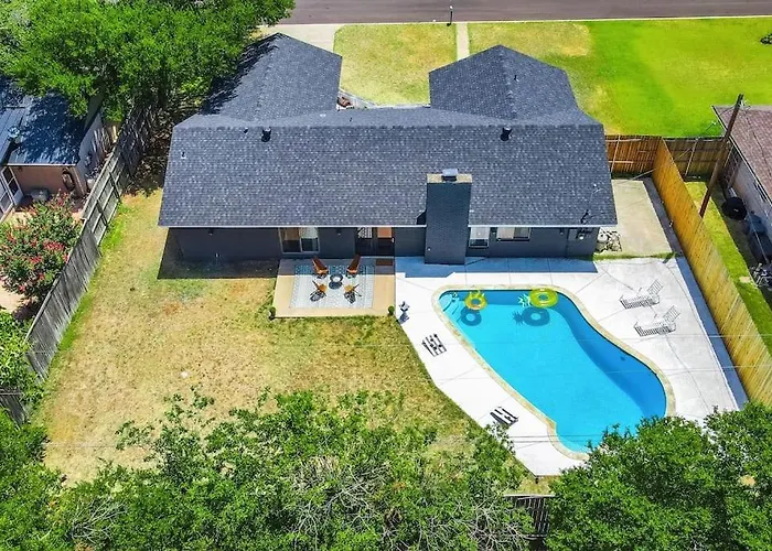 The Sinatra - Fun 5bd Huge Pool Game Holiday home Round Rock